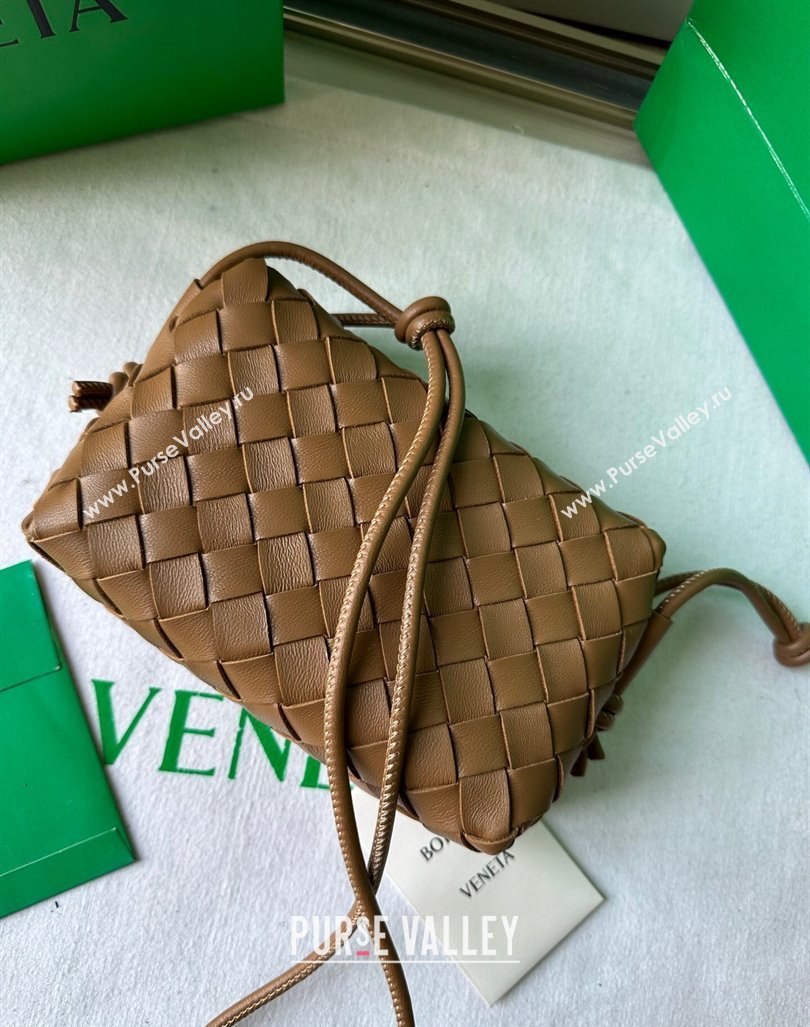 Bottega Veneta Mini Loop Camera Bag in Intrecciato Leather Caramel Brown 2023 723547 (WT-231212039)