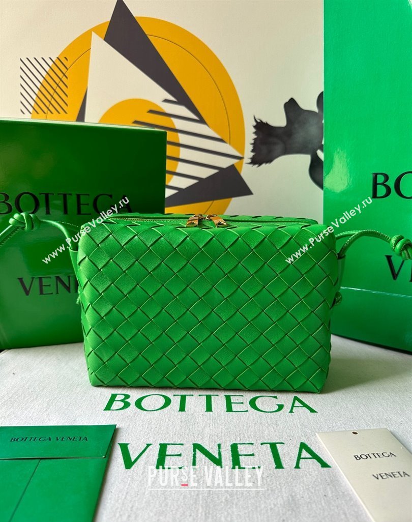 Bottega Veneta Small Loop Camera Bag in Intrecciato Leather Parakeet Green 2023 736130 (WT-231212048)