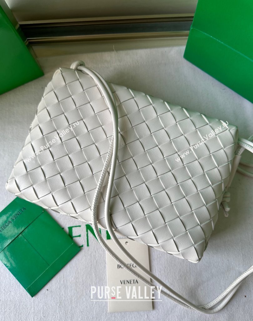 Bottega Veneta Small Loop Camera Bag in Intrecciato Leather White 2023 736130 (WT-231212052)