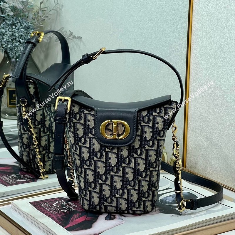 Dior 30 Montaigne Dior Amber Mini Bucket Bag in Blue Dior Oblique Jacquard and Calfskin 2023 8833 (XXG-231228096)