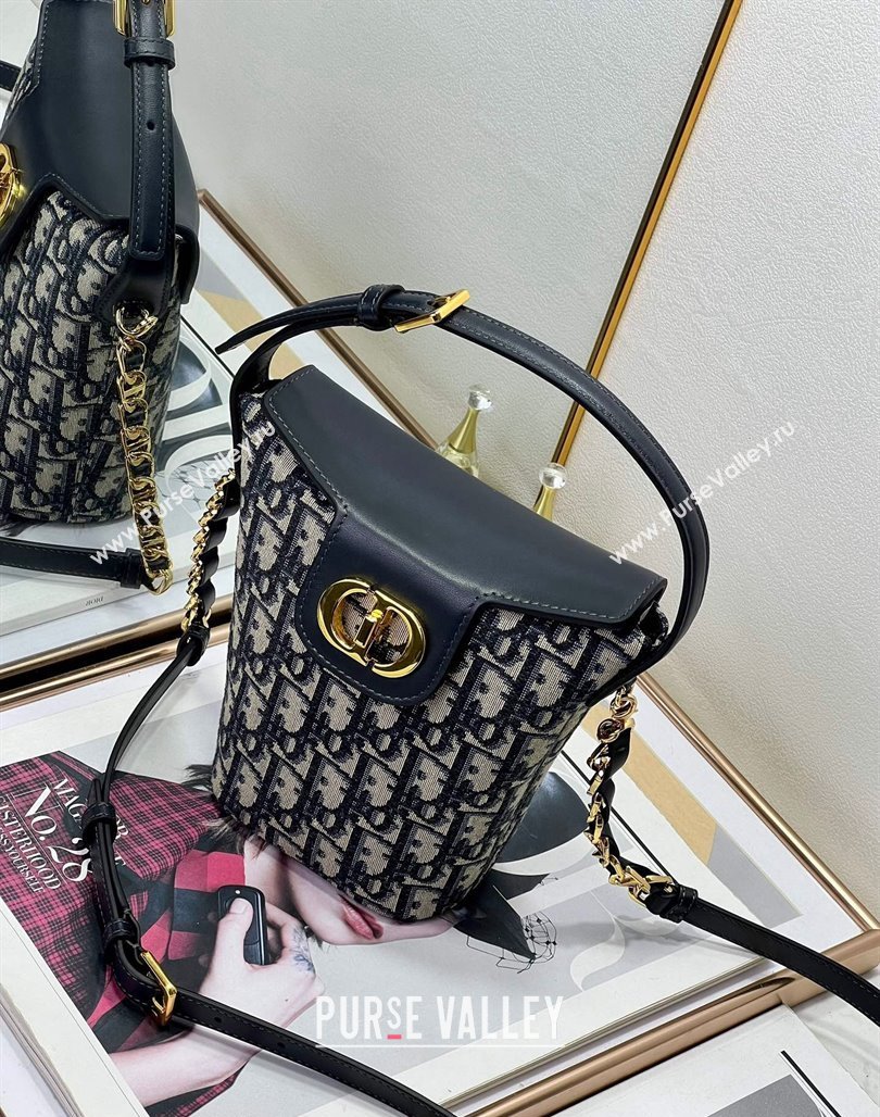 Dior 30 Montaigne Dior Amber Mini Bucket Bag in Blue Dior Oblique Jacquard and Calfskin 2023 8833 (XXG-231228096)