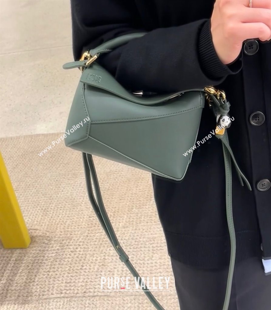 Loewe Mini Puzzle Edge bag in Grained Calfskin Green 2023 062312 (Ys-231229114)