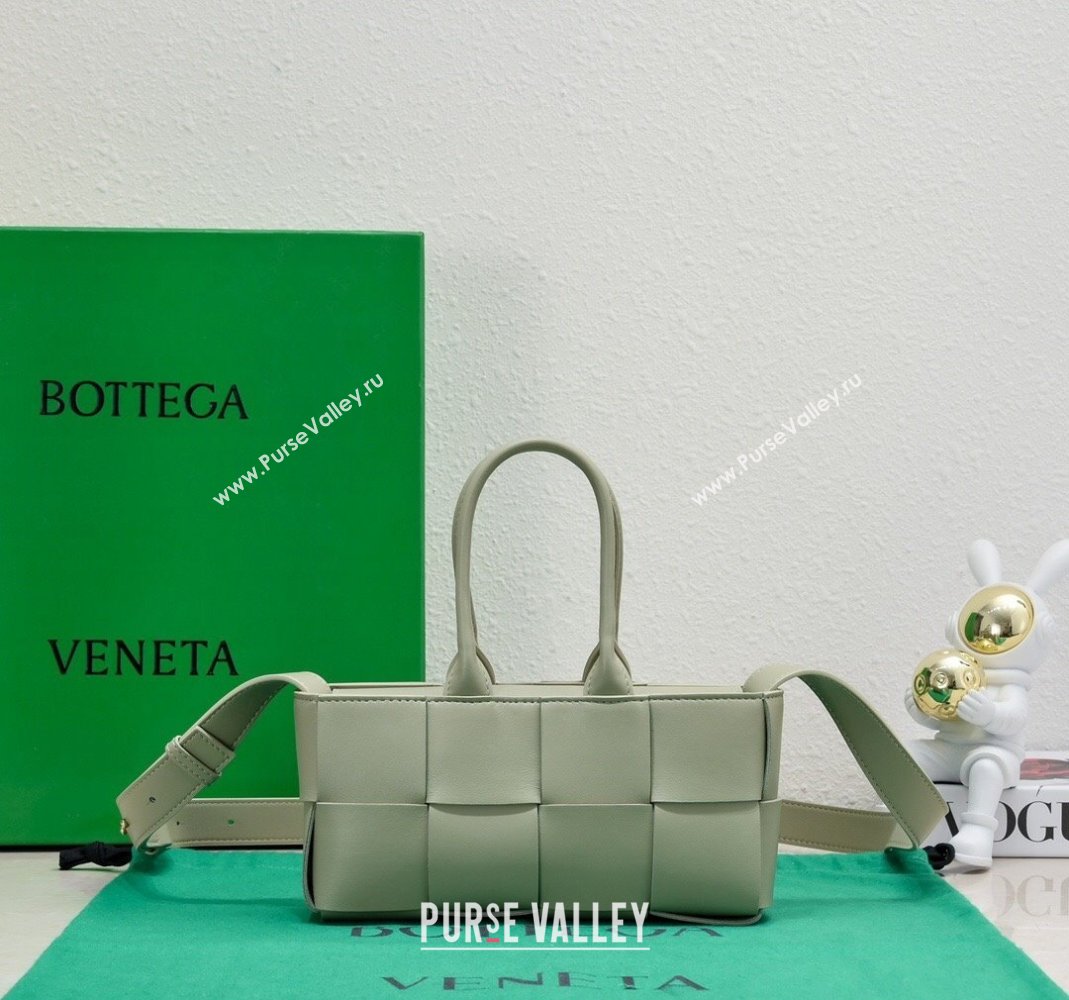 Bottega Veneta Mini East-West Arco Tote Bag in Intrecciato Leather Traveline Green 2023 776778 (WT-231226006)