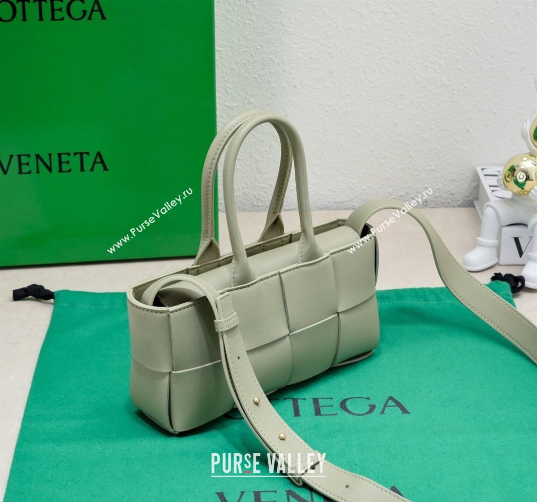 Bottega Veneta Mini East-West Arco Tote Bag in Intrecciato Leather Traveline Green 2023 776778 (WT-231226006)