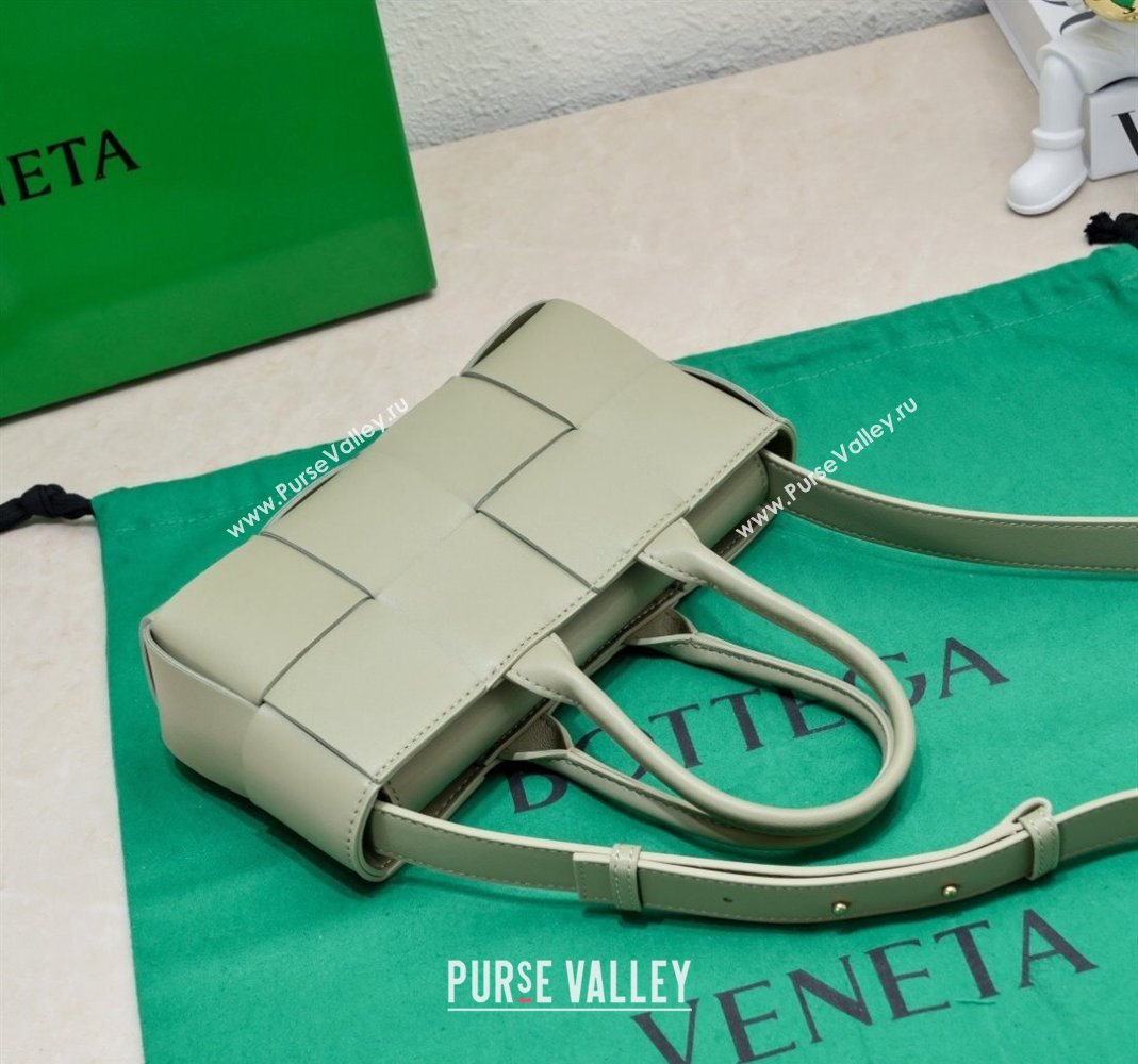 Bottega Veneta Mini East-West Arco Tote Bag in Intrecciato Leather Traveline Green 2023 776778 (WT-231226006)