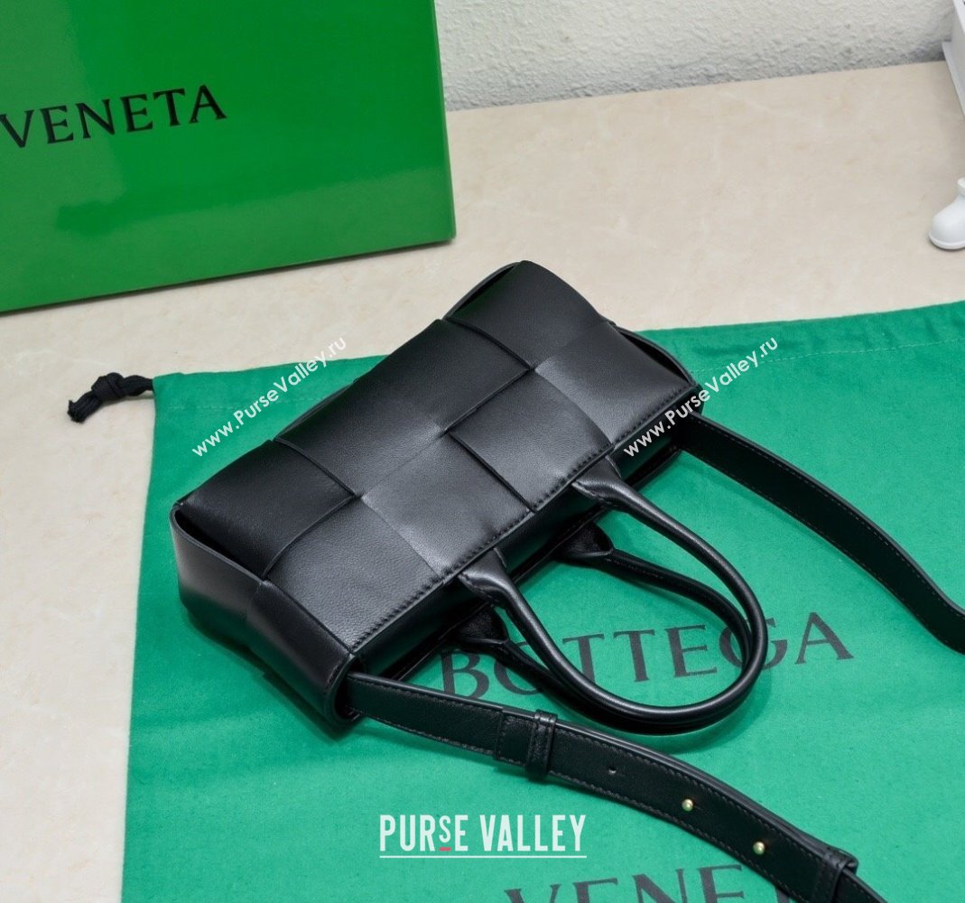 Bottega Veneta Mini East-West Arco Tote Bag in Intrecciato Leather Black 2023 776778 (WT-231226009)