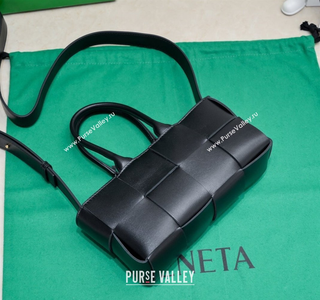 Bottega Veneta Mini East-West Arco Tote Bag in Intrecciato Leather Black 2023 776778 (WT-231226009)