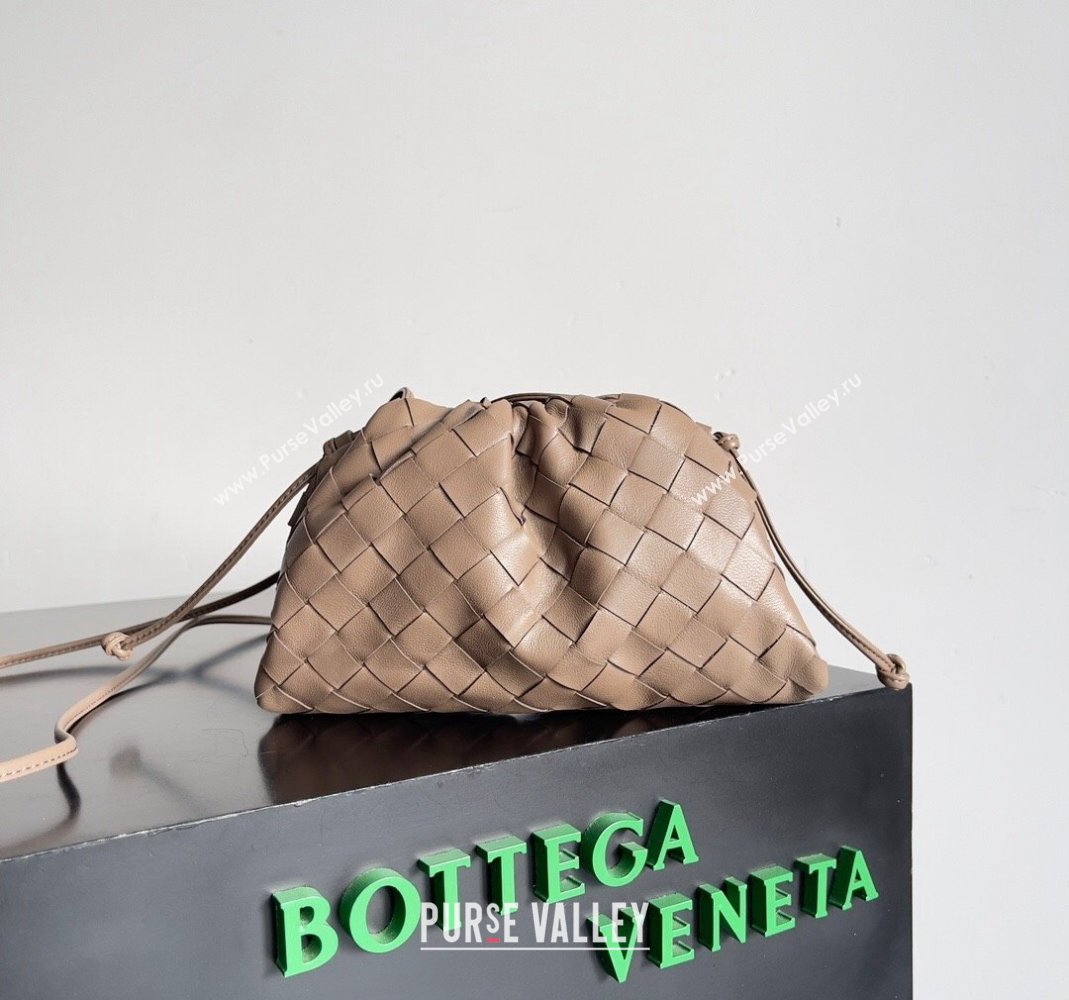 Bottega Veneta Mini Pouch Bag in Wide Intrecciato Leather Taupe Beige 2023 585852 (YX-231226012)