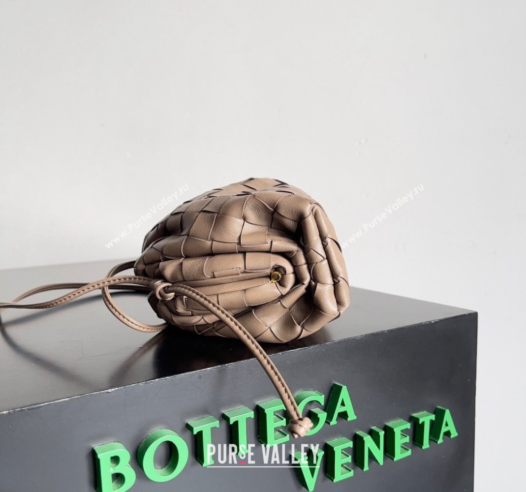 Bottega Veneta Mini Pouch Bag in Wide Intrecciato Leather Taupe Beige 2023 585852 (YX-231226012)