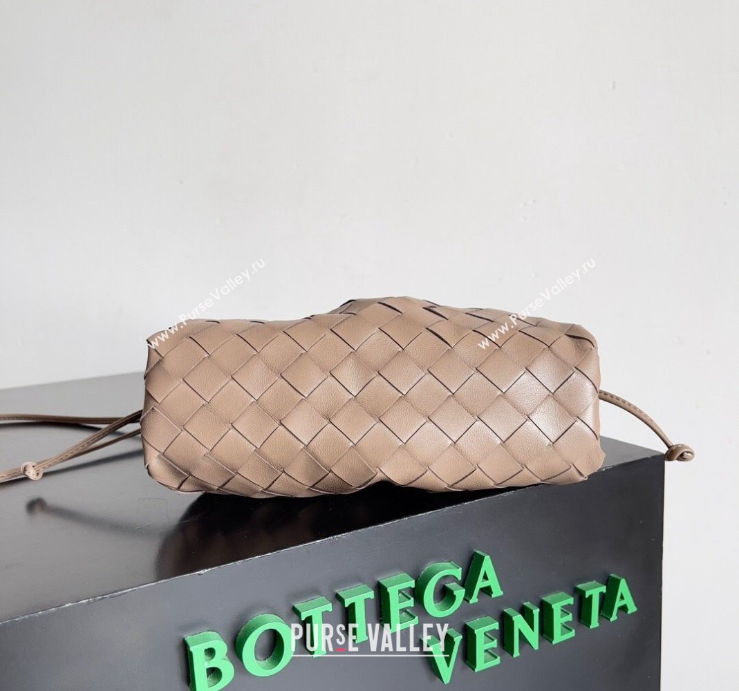 Bottega Veneta Mini Pouch Bag in Wide Intrecciato Leather Taupe Beige 2023 585852 (YX-231226012)