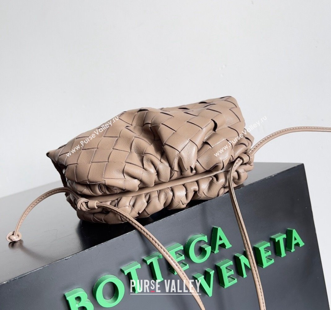 Bottega Veneta Mini Pouch Bag in Wide Intrecciato Leather Taupe Beige 2023 585852 (YX-231226012)