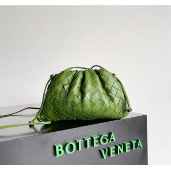 Bottega Veneta Mini Pouch Bag in Wide Intrecciato Leather Green 2 2023 585852 (YX-231226013)