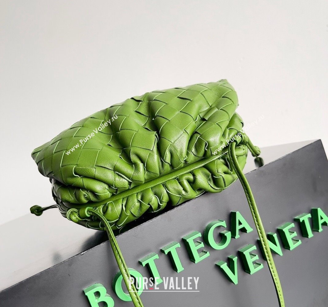 Bottega Veneta Mini Pouch Bag in Wide Intrecciato Leather Green 2 2023 585852 (YX-231226013)