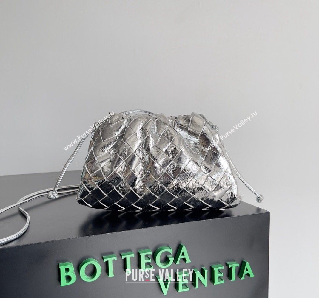 Bottega Veneta Mini Pouch Bag in Wide Intrecciato Leather Silver 2023 585852 (YX-231226015)