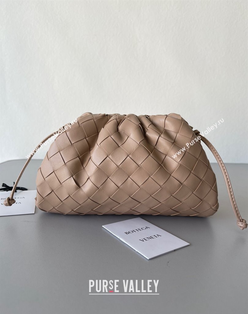 Bottega Veneta Mini Pouch Bag in Wide Intrecciato Leather Beige 2 2023 585852 (YX-231226024)