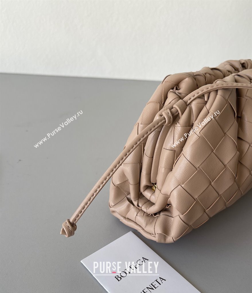 Bottega Veneta Mini Pouch Bag in Wide Intrecciato Leather Beige 2 2023 585852 (YX-231226024)