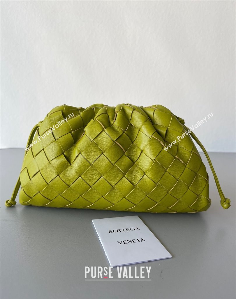 Bottega Veneta Mini Pouch Bag in Wide Intrecciato Leather Kiwi Green 2023 585852 (YX-231226027)