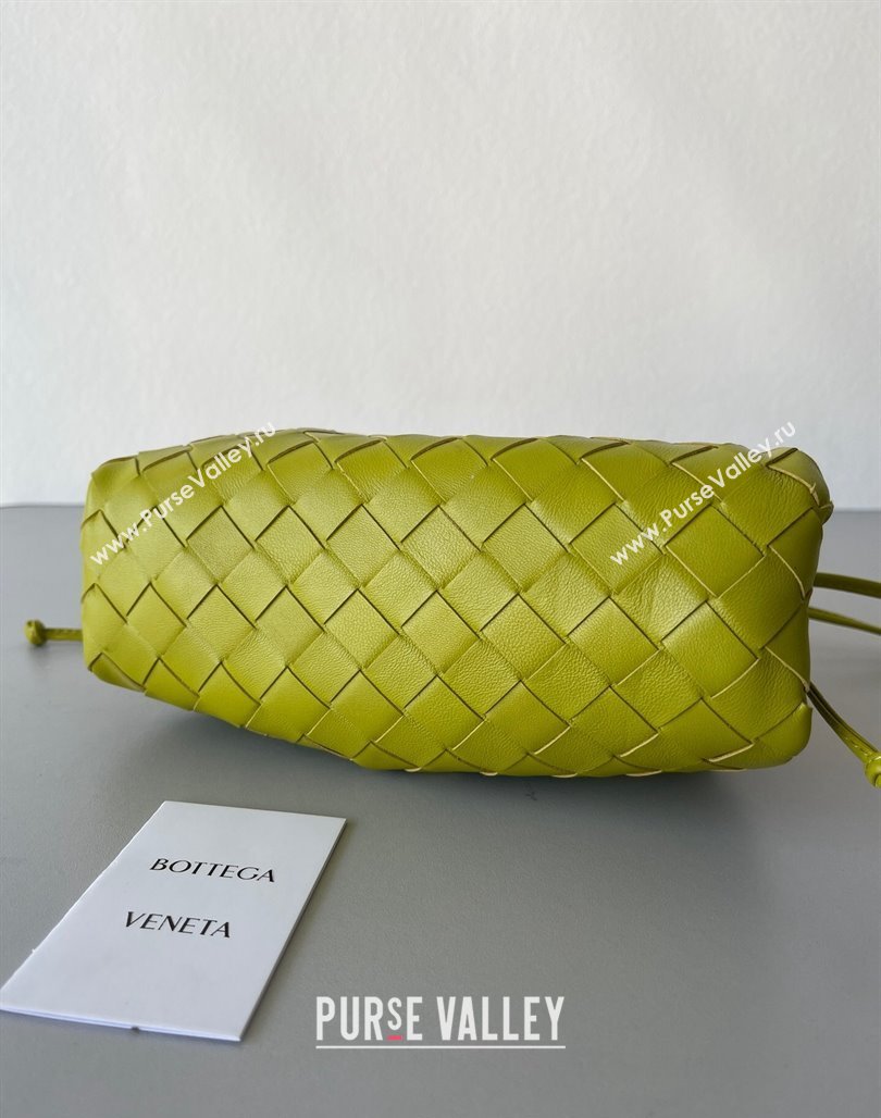 Bottega Veneta Mini Pouch Bag in Wide Intrecciato Leather Kiwi Green 2023 585852 (YX-231226027)