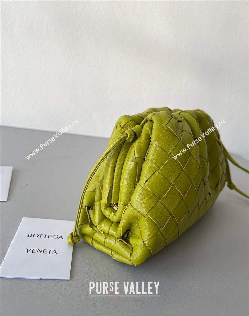 Bottega Veneta Mini Pouch Bag in Wide Intrecciato Leather Kiwi Green 2023 585852 (YX-231226027)