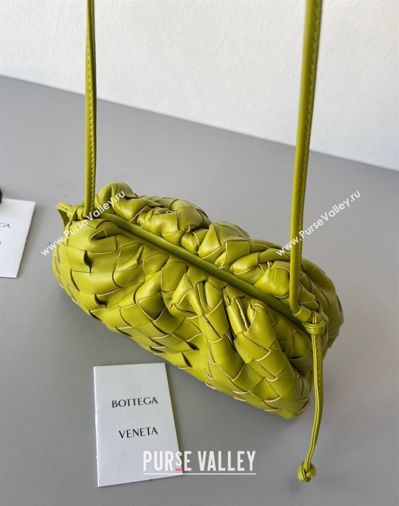 Bottega Veneta Mini Pouch Bag in Wide Intrecciato Leather Kiwi Green 2023 585852 (YX-231226027)