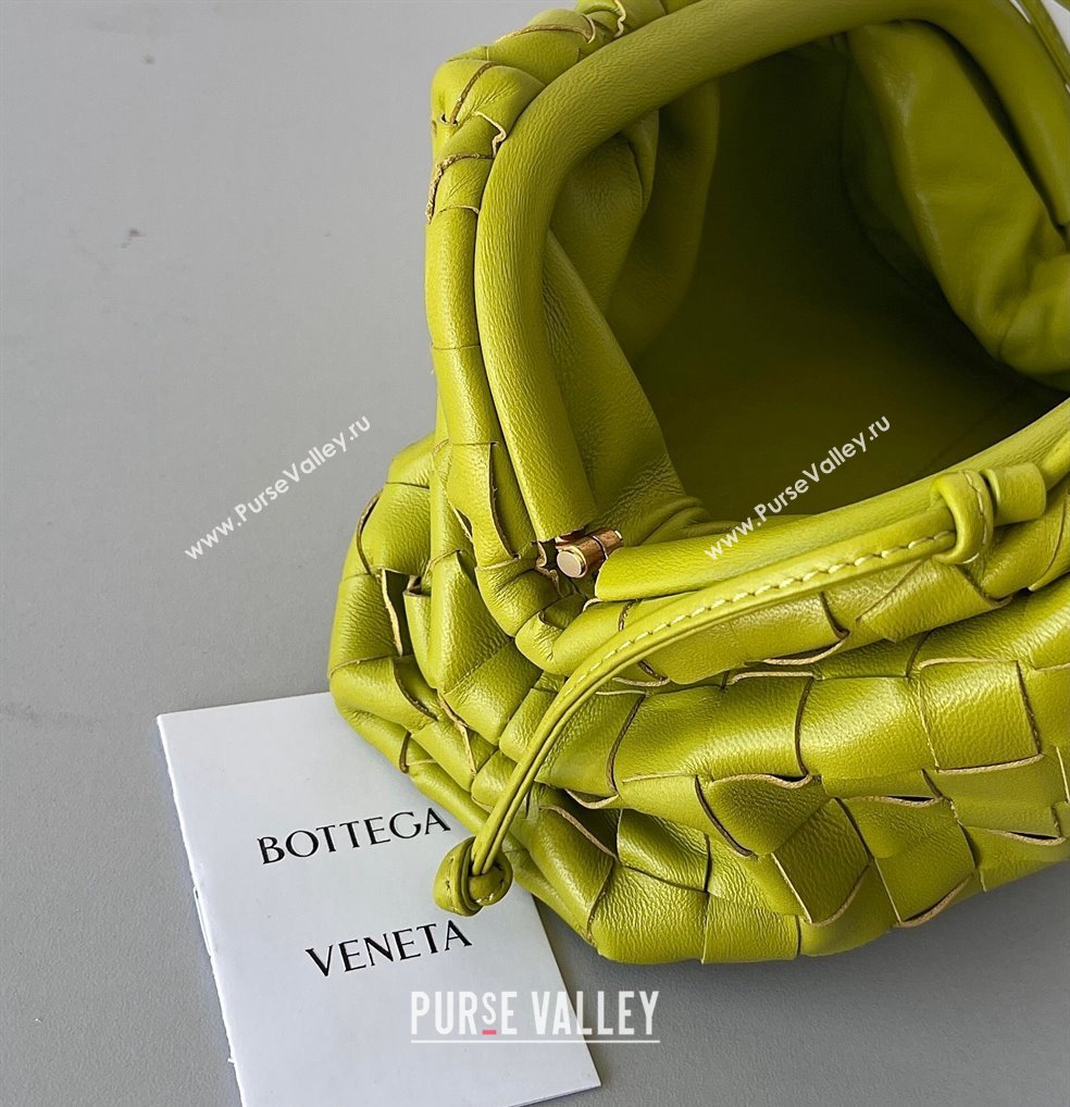 Bottega Veneta Mini Pouch Bag in Wide Intrecciato Leather Kiwi Green 2023 585852 (YX-231226027)