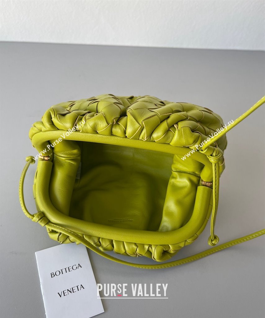 Bottega Veneta Mini Pouch Bag in Wide Intrecciato Leather Kiwi Green 2023 585852 (YX-231226027)