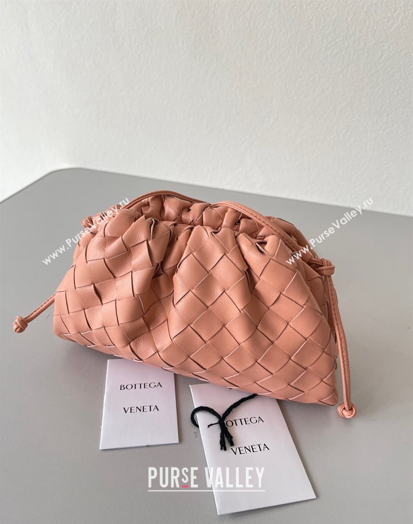 Bottega Veneta Mini Pouch Bag in Wide Intrecciato Leather Peachy Pink 2023 585852 (YX-231226030)