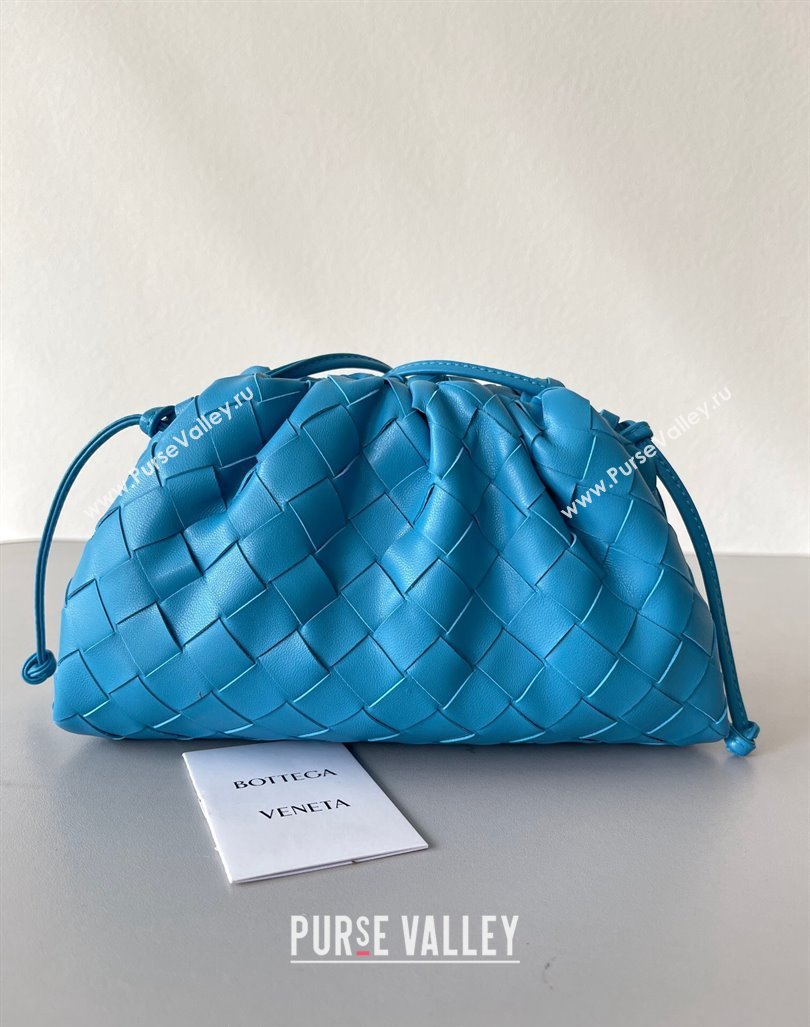 Bottega Veneta Mini Pouch Bag in Wide Intrecciato Leather Sky Blue 2023 585852 (YX-231226038)