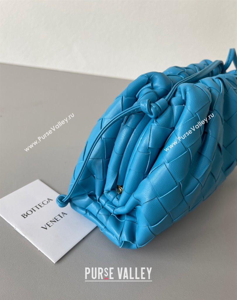 Bottega Veneta Mini Pouch Bag in Wide Intrecciato Leather Sky Blue 2023 585852 (YX-231226038)