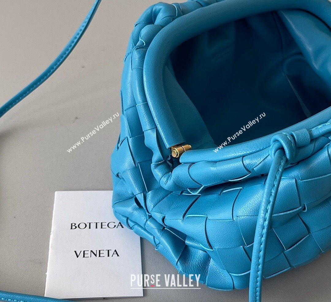 Bottega Veneta Mini Pouch Bag in Wide Intrecciato Leather Sky Blue 2023 585852 (YX-231226038)