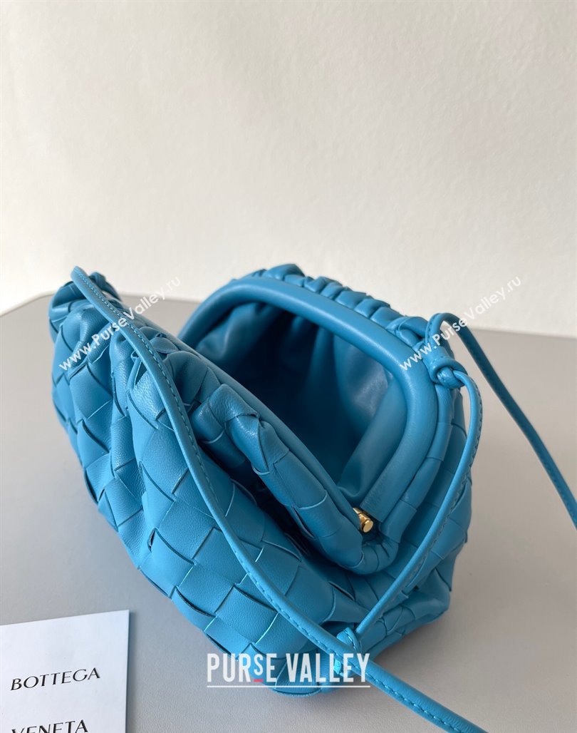 Bottega Veneta Mini Pouch Bag in Wide Intrecciato Leather Sky Blue 2023 585852 (YX-231226038)