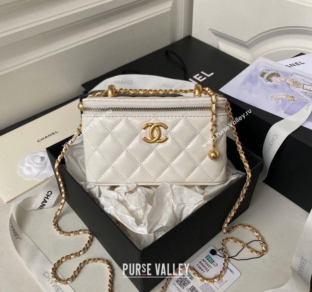 Chanel Quilted Lambskin Clutch with Chain and Metal-Tone Ball AP3651 White 2023 (yezi-231226070)