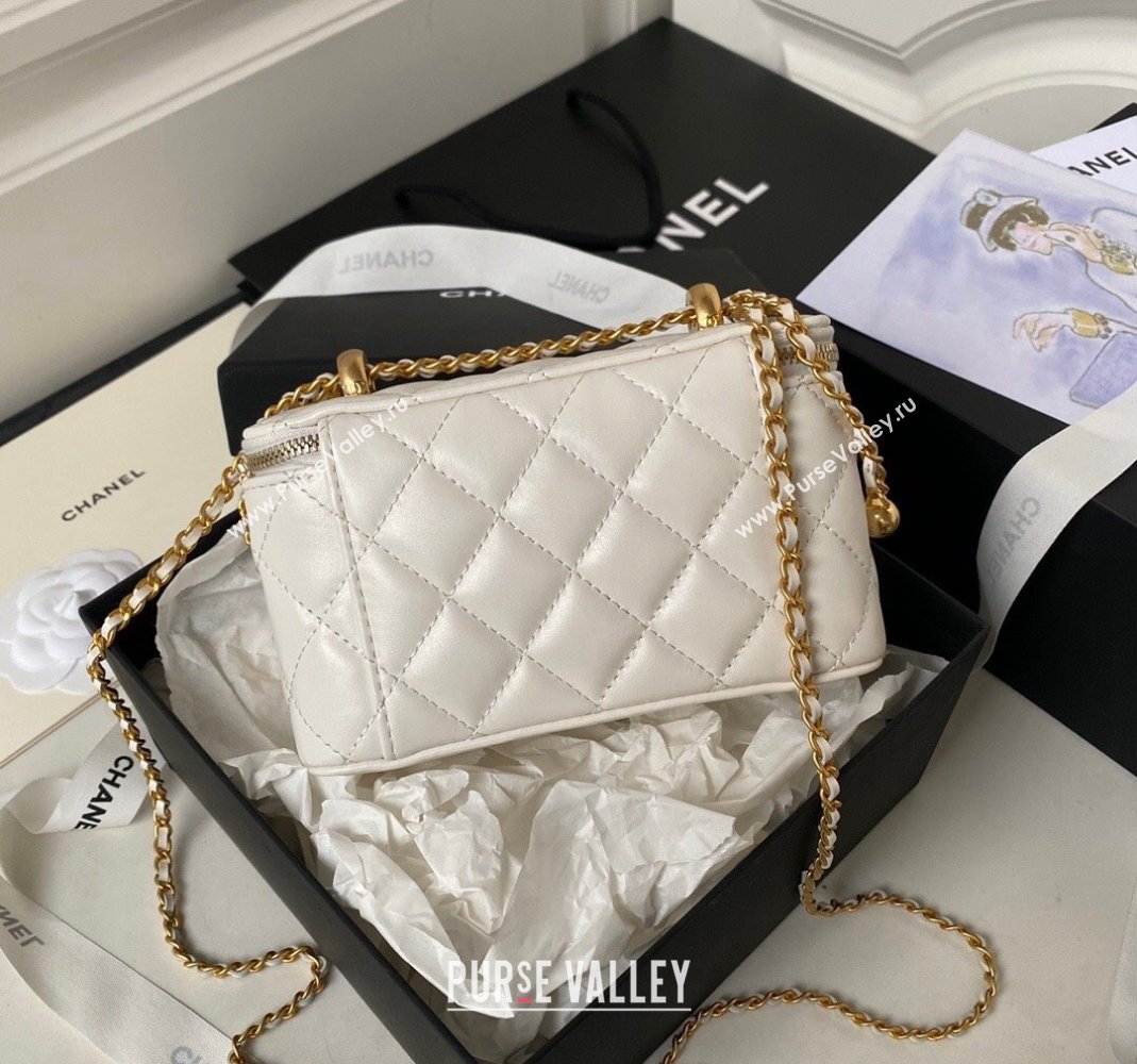 Chanel Quilted Lambskin Clutch with Chain and Metal-Tone Ball AP3651 White 2023 (yezi-231226070)