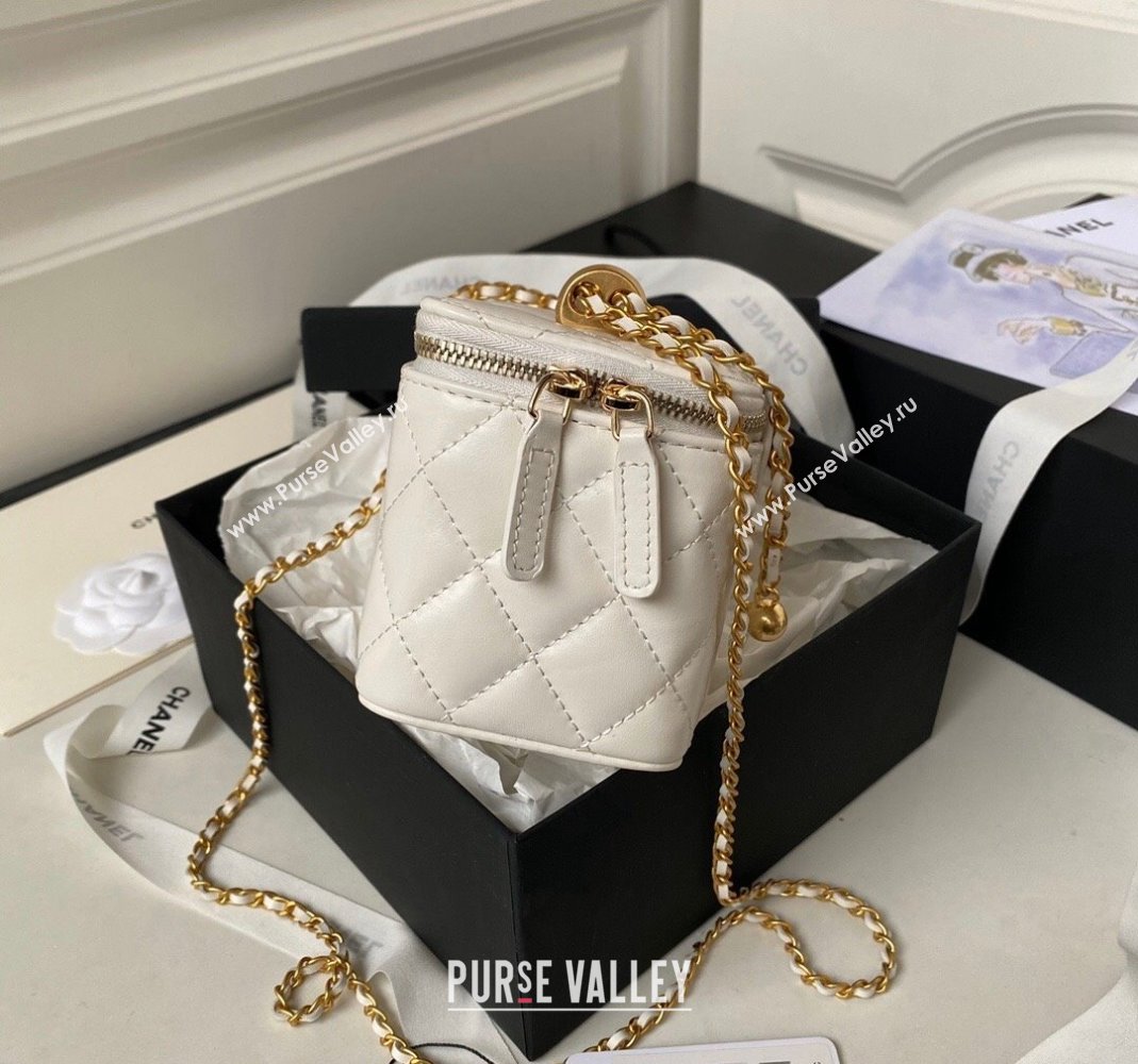 Chanel Quilted Lambskin Clutch with Chain and Metal-Tone Ball AP3651 White 2023 (yezi-231226070)