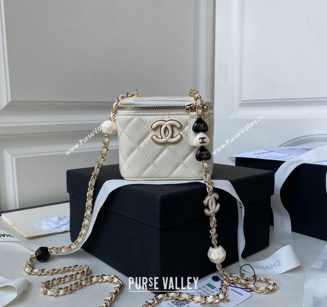 Chanel Lambskin Clutch with Chain and Hearts Charm AP3230 White 2024 (yezi-240116053)