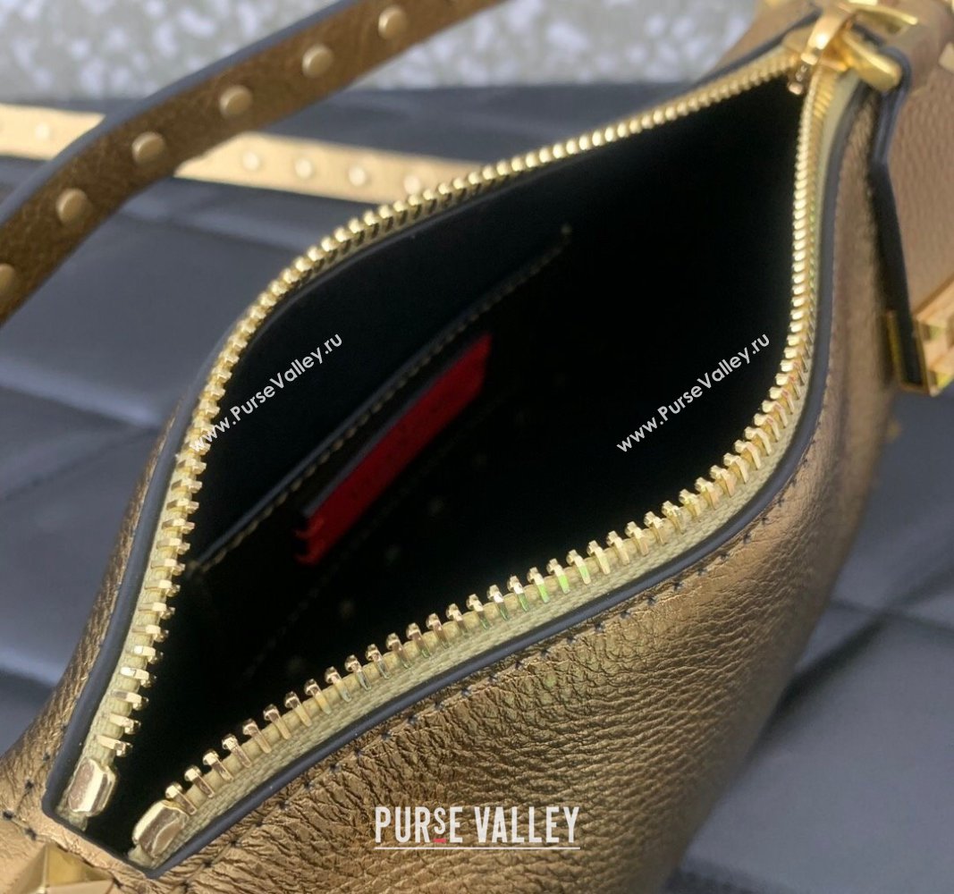 Valentino Small Rockstud Crossbody Bag in Metallic Grainy Calfskin Gold 2024 VLTN0311 (LN-240119070)