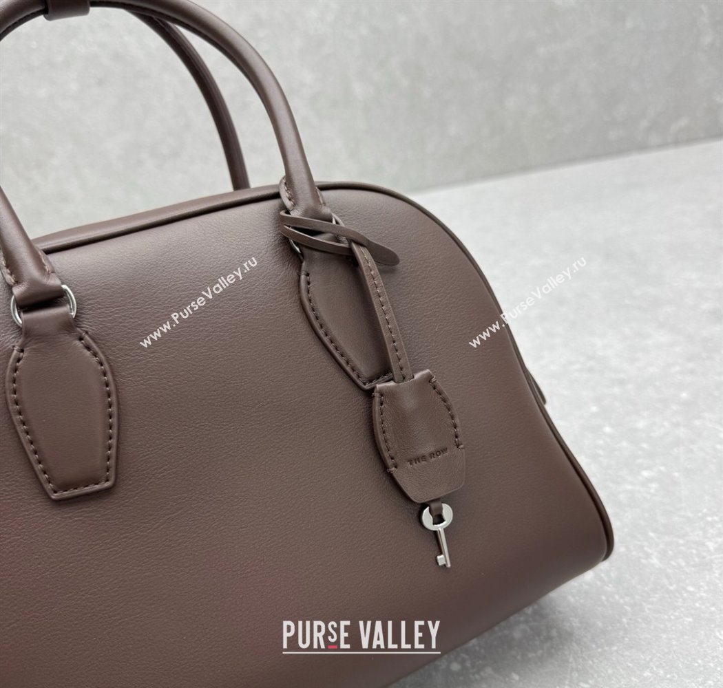 The Row India 10.00 Top Handle Bag in Smooth Leather Coffee Brown 2025 1740 (ningm-250927016)