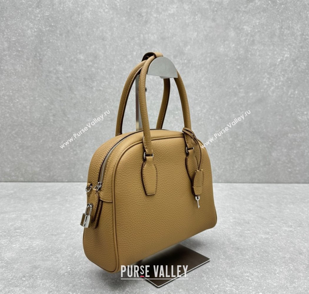 The Row India 10.00 Top Handle Bag in Grained Leather Apricot 2025 1740 (ningm-250927019)