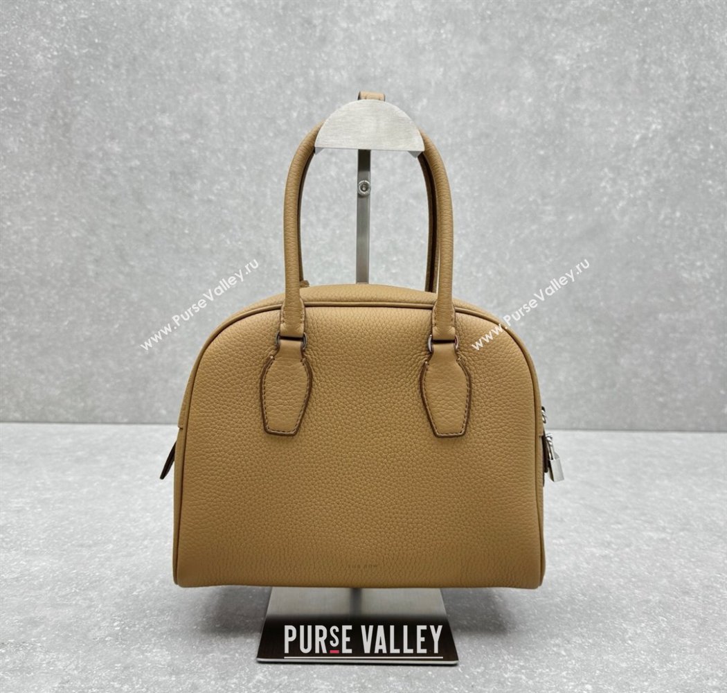 The Row India 10.00 Top Handle Bag in Grained Leather Apricot 2025 1740 (ningm-250927019)