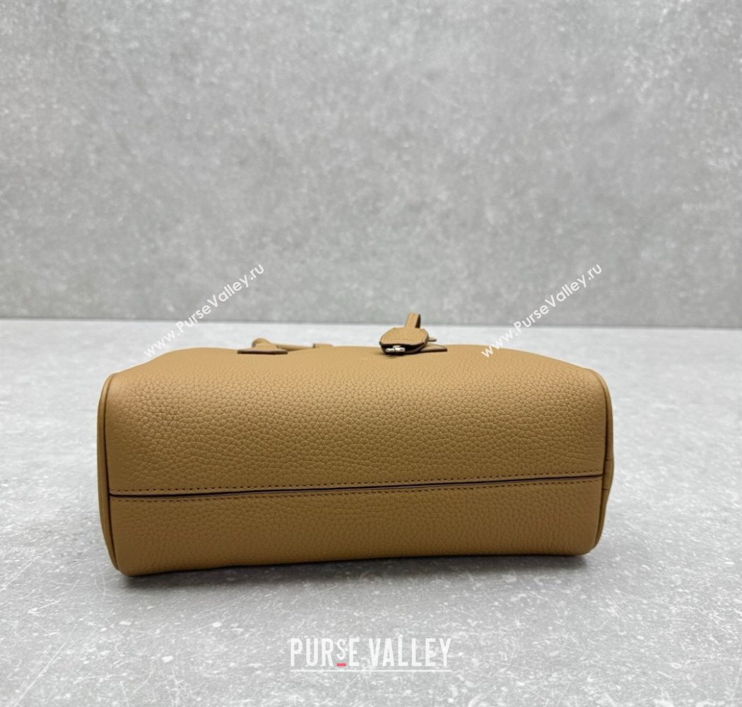 The Row India 10.00 Top Handle Bag in Grained Leather Apricot 2025 1740 (ningm-250927019)