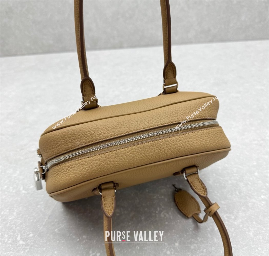 The Row India 10.00 Top Handle Bag in Grained Leather Apricot 2025 1740 (ningm-250927019)