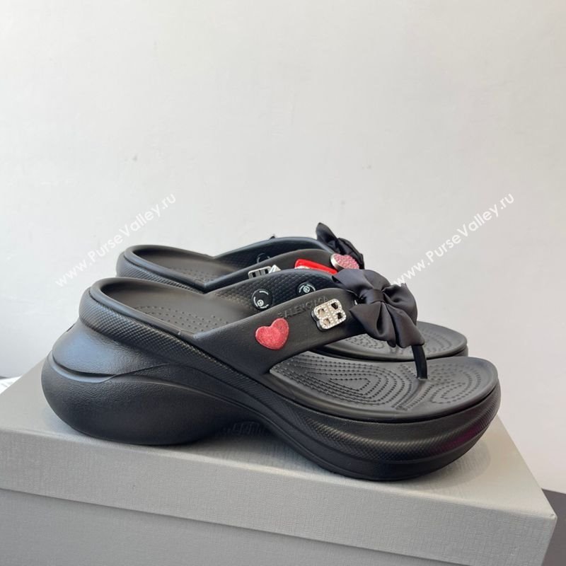 Balenciaga Womens Crocs鈩?Thong Slides Sandal in Rubber with Charm Black 2025 (MD-250827023)