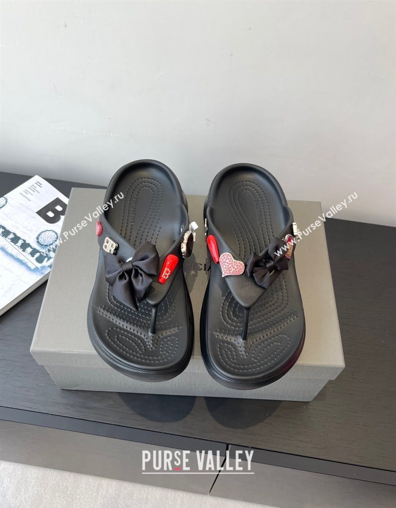Balenciaga Womens Crocs鈩?Thong Slides Sandal in Rubber with Charm Black 2025 (MD-250827023)