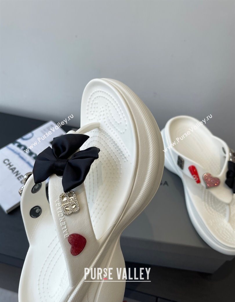 Balenciaga Womens Crocs™ Thong Slides Sandal in Rubber with Charm White 2025 (MD-250827022)