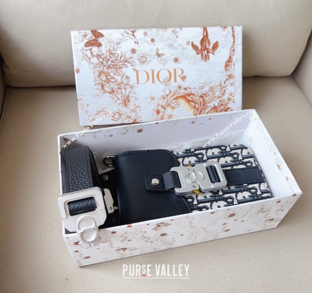 Dior Saddle Vertical Pouch Belt in Oblique Jacquard and Black Grained Calfskin with Silver Hardware 2024 (99-240706005)