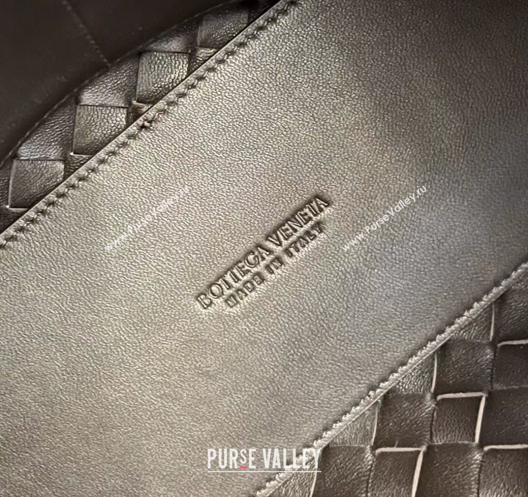 Bottega Veneta Medium Andiamo Top Handle Bag in Intrecciato Leather Fondant Brown 743572 2025 0731 (WT-250731027)