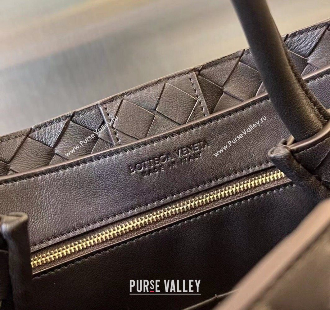 Bottega Veneta Medium Andiamo Top Handle Bag in Intrecciato Leather Fondant Brown 743572 2025 0731 (WT-250731027)