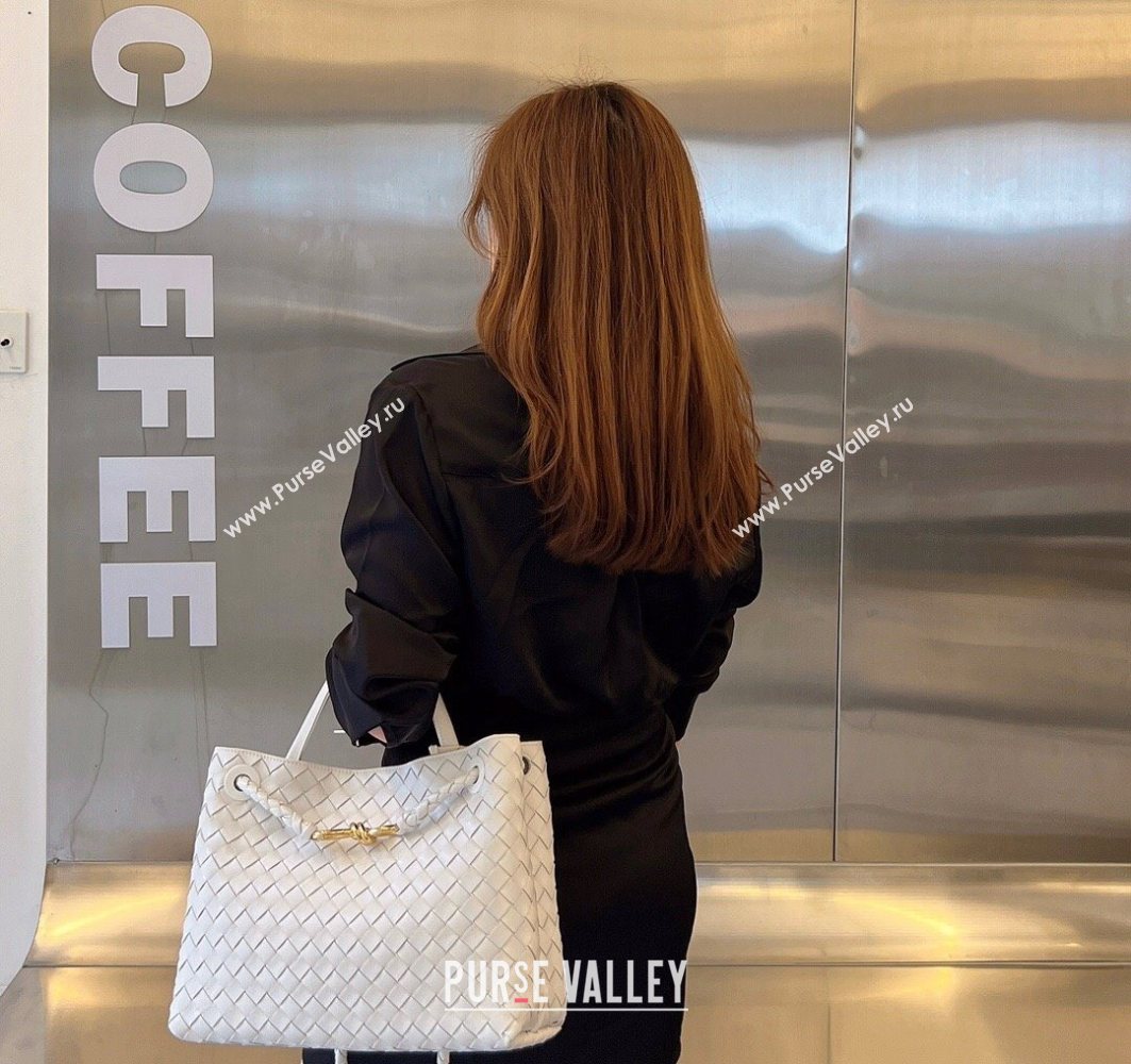 Bottega Veneta Medium Andiamo Top Handle Bag in Intrecciato Leather White/Gold 743572 2025 0731 (WT-250731029)