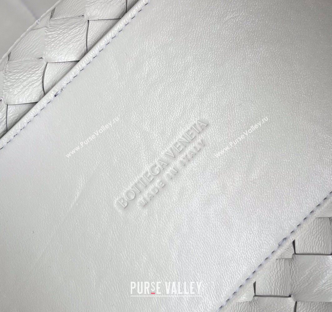 Bottega Veneta Medium Andiamo Top Handle Bag in Intrecciato Leather White/Gold 743572 2025 0731 (WT-250731029)