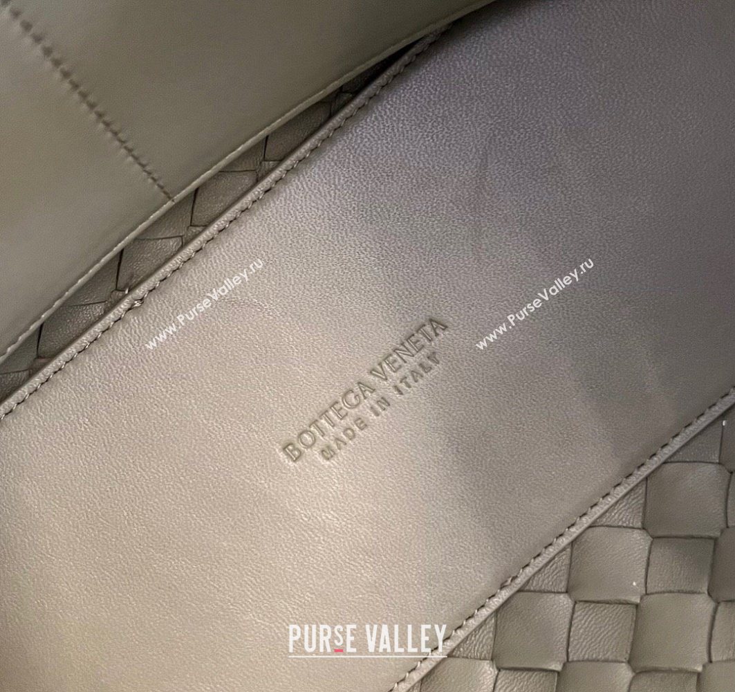 Bottega Veneta Medium Andiamo Top Handle Bag in Intrecciato Leather Travertine Green 743572 0731 (WT-250731031)